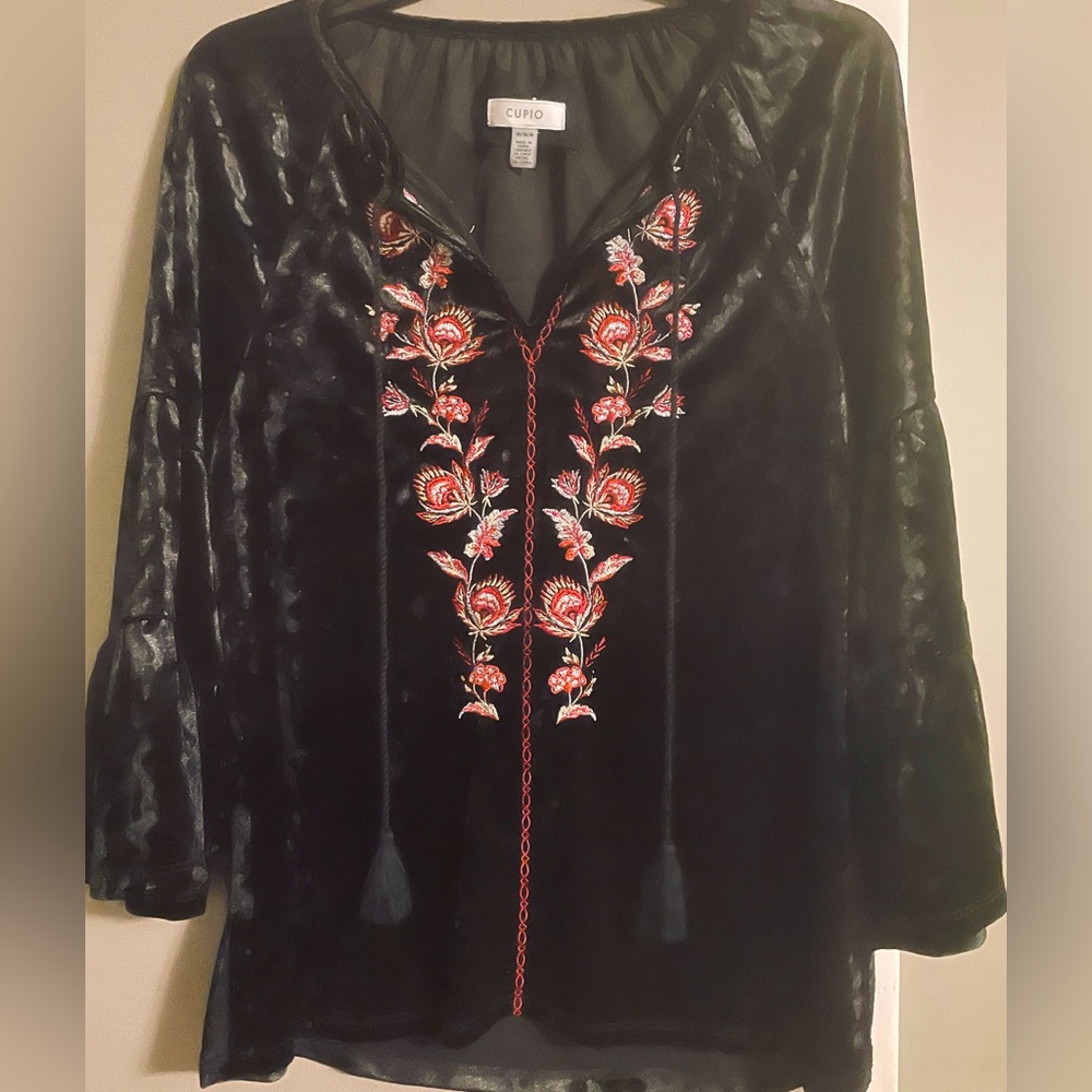 Felt and Silk material Cupio 3/4 sleeve top with tassels size medium